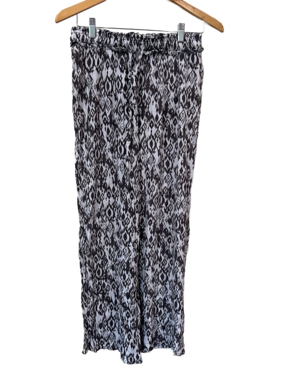 Angie Black & White Printed Wide-Leg Pants, Women’s small.